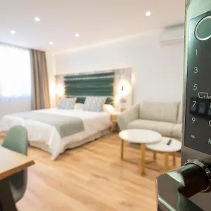 laguna-home-suites.adeje-hotels.com/